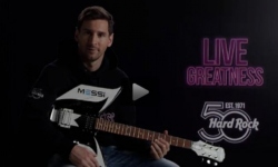 VIDEO DŇA: Messi vymenil loptu za... elektrickú gitaru