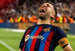 Stretnutie Jordiho Albu s hráčmi Barçy v tuneli [VIDEO]
