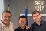 Barcelona podepsala smlouvu s Kluivertovým synem