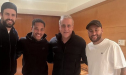 Piqué vedel, že Neymar odchádza. Prečo potom zverejnil 'Se queda'?