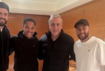 Piqué vedel, že Neymar odchádza. Prečo potom zverejnil 'Se queda'?