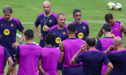 Flick nevylučuje ďalšiu posilu: Barça sleduje trh s obrancami