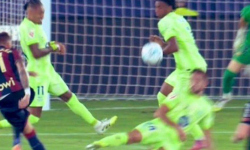 Mal byť po ruke Alejandra Baldeho pokutový kop?