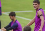 Andreas Christensen trénuje s tímom; Joan García ešte nie