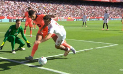 Carragher tvrdo kritizoval Arauja: Barcelona by ho mala predať