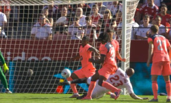 Sevilla mala zahrávať penaltu po tom, ako Balde zahral rukou
