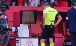 Čo napísal rozhodca Mateo Busquets Ferrer do zápisu o stretnutí?