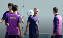 Operácia Hansi Flick: Barcelona chce trénera udržať na ďalšie roky, Laporta tlačí na pílu