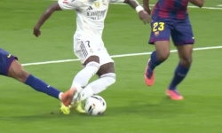 To Vinícius kopne  Yamala, odpískam faul – nahrávka rozhovoru s VAR pred zrušením penalty pre Real Madrid [VIDEO]