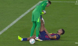 Kŕče Ronalda Arauja v koncovke zápasu s Elche