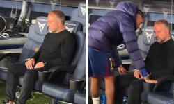 Prečo bol Flick po výhre zničený? Klub vysvetlil "smutnú fotku" s Raphinhom