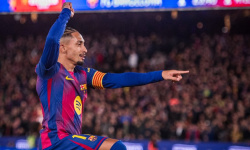5 najlepších futbalistov na svete na každej pozícii v roku 2025