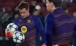 Čo kamery nezachytili v zápase s Eintrachtom: Ovácie pre Ter Stegena, Koundé s maskotom a Éric v role kapitána