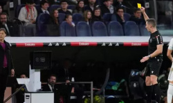 Nepresvedčivé víťazstvo Realu Madrid nad Sevillou, ktorá dohrávala zápas bez trénera a v desiatich; Vinícius vypískaný Bernabéu [VIDEO]