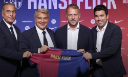 Lewandowski je štvrtým najlepšie zarábajúcim hráčom La Ligy. Koľko dostáva Hansi Flick?