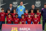 Wojciech Szczęsny navštívil tréningový kemp Akadémie Barçy, motivoval mladých hráčov [FOTO]