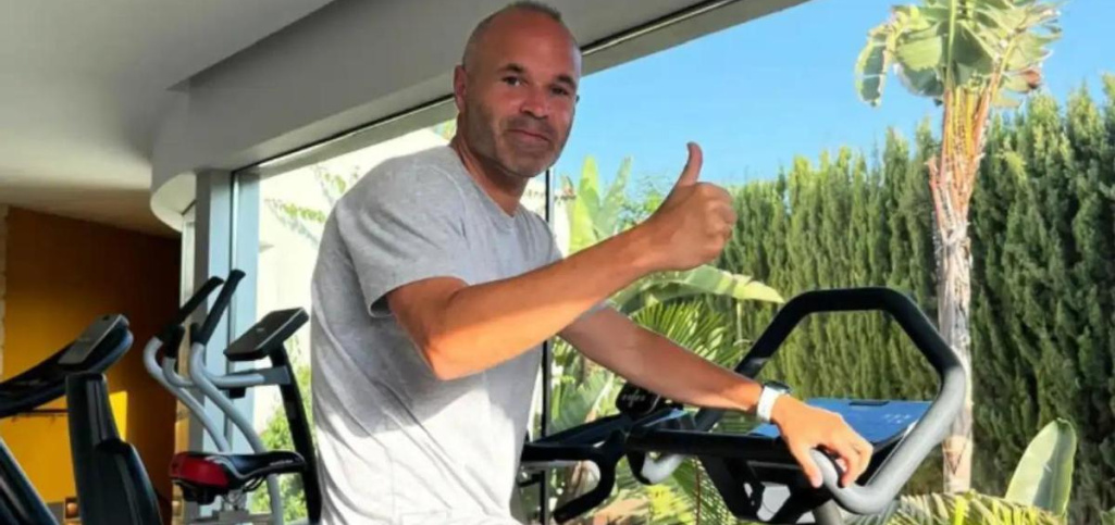 Andrés Iniesta zasadne na lavičku ako tréner. Fabrizio Romano odhalil klub v Dubaji