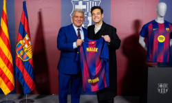 Joan Laporta sa lúčil s rodinami hráčov a čas si našiel aj na oscarového herca Maleka [FOTO]