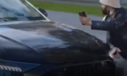 Dani Olmo takmer zrazil fanúšika! Nebezpečný incident pred tréningovým centrom [VIDEO]