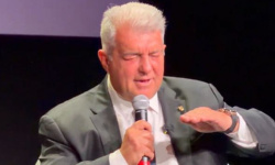 "Laporta-jasnovidec' rozpráva so zatvorenými očami, ako si predstavuje Barcelonu o 4 – 5 rokov [VIDEO]