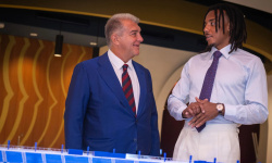 Jules Koundé na odchode? Agent dorazil do klubu, Barça už kontaktovala náhradu