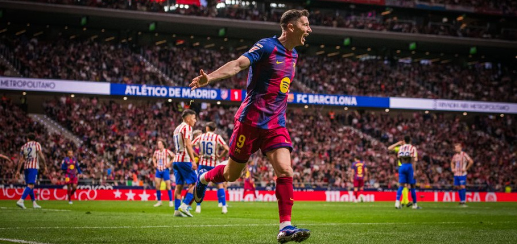Lewandowski chcel hrať za Barçu takmer zadarmo. Flick ho však odmietol.