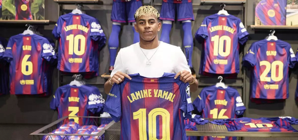 Lamine Yamal ako falošná deviatka? Kľúč k novej ofenzívnej evolúcii Hansiho Flicka v Barcelone