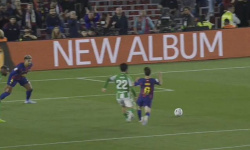 VAR ukazoval rozhodcovi, že to Isco kopol Gaviho, ale hlavný mal iný názor [VIDEO]