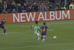 VAR ukazoval rozhodcovi, že to Isco kopol Gaviho, ale hlavný mal iný názor [VIDEO]