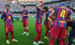 Mestalla tlieskala Lewandowskemu: Barcelona v závere sezóny podľahla Valencii 1:3