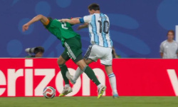 Messi mal byť vylúčený v zápase proti Alžírsku