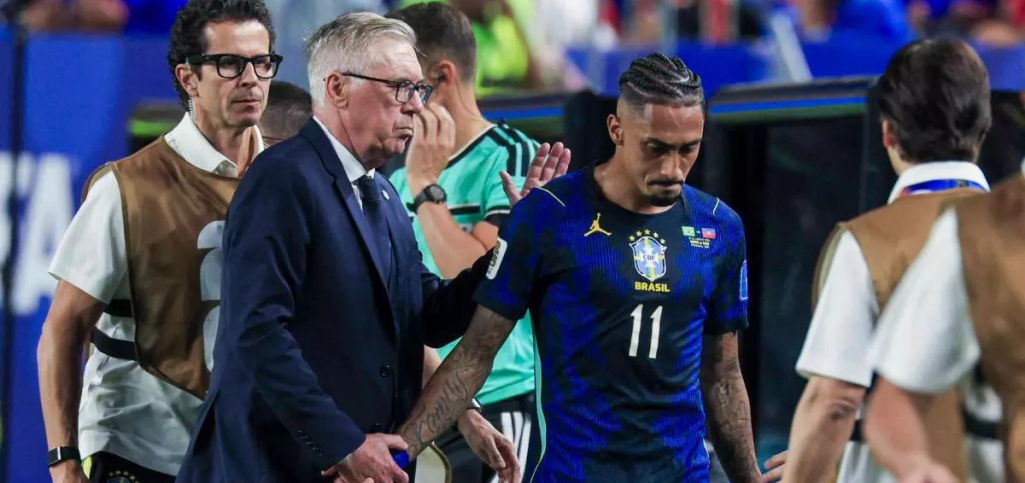 Barcelona tŕpne: Ancelotti chce vziať Raphinhu do Ázie, hrozí 11 000 km a ďalšie zranenie