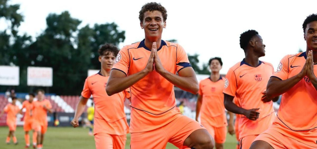 Trénerský štáb Barcelony má nového obľúbenca: 18-ročný Hamza Abdelkarim sa učí od Haalanda a Eto'a