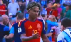 Lamine Yamal utešoval Lea Messiho po záverečnom hvizde [VIDEO]