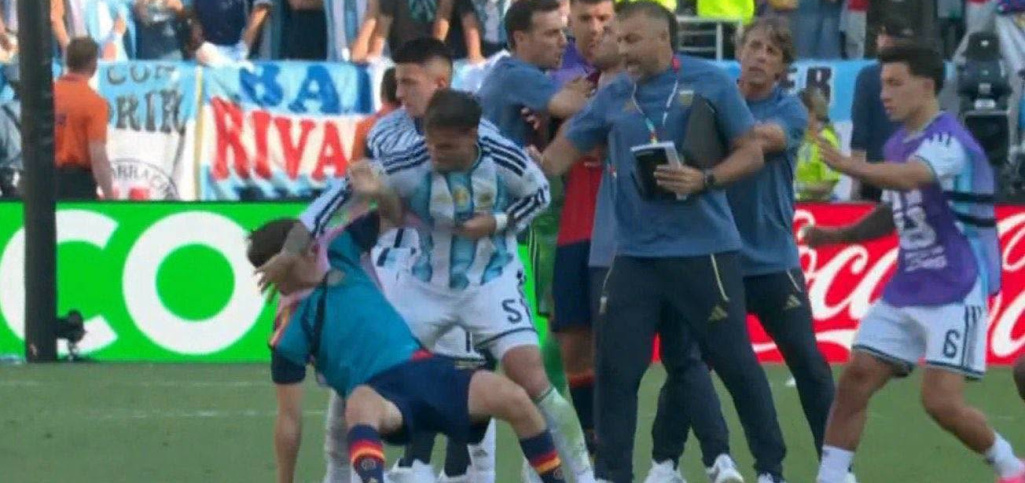 FIFA udelila tresty za bitku z finále majstrovstiev sveta: Tvrdý trest pre Paredesa, potrestaný je aj Gavi