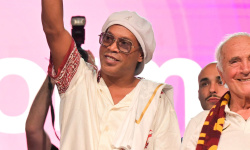 Ronaldinho sa vracia z futbalového dôchodku [VIDEO]