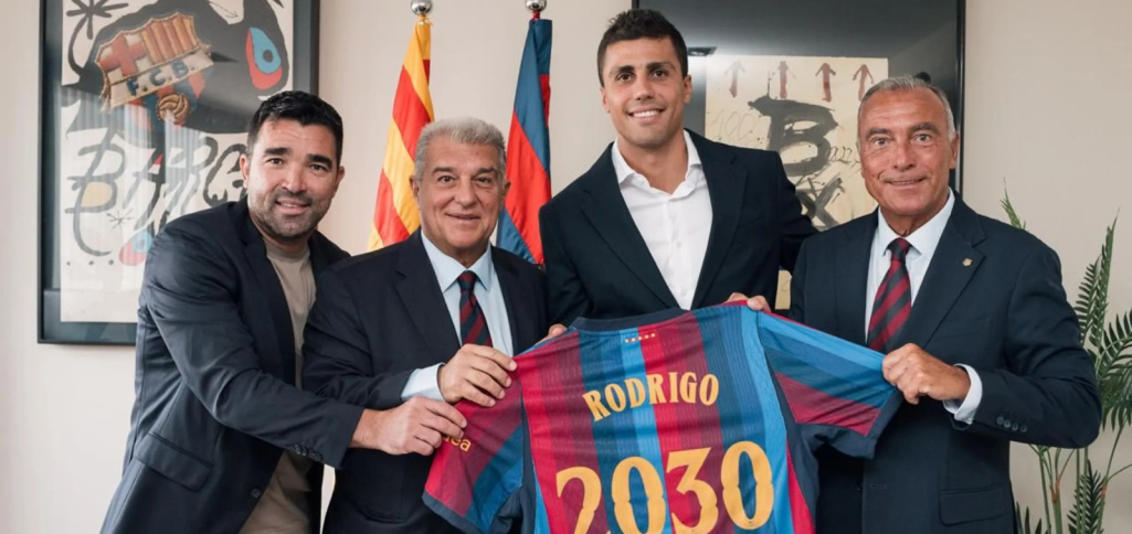 Kapitán bez pásky: Rodri čelí po El Clásicu kritike, no v šatni Barçy má obrovský vplyv a organizuje tím
