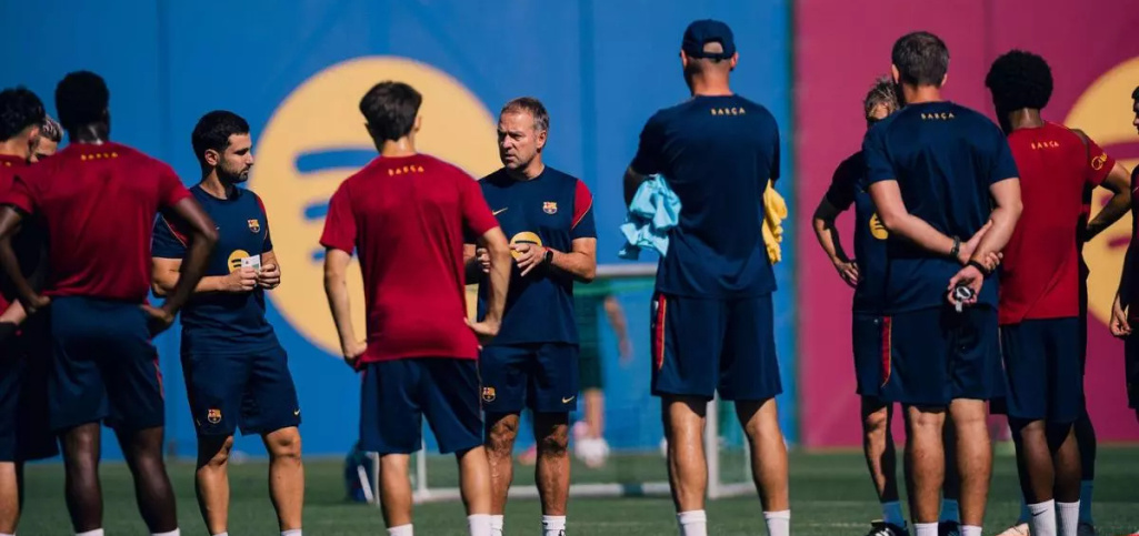 Futbalisti Barcelony v Paríži obkľúčení policajtmi zo všetkých strán [VIDEO]