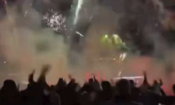 Nočné ohňostroje pred hotelom hráčov Barcelony od fanúšikov Galatasarayu [VIDEO]