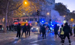 Paríž je v plameňoch. Zajtra tam pricestuje Barcelona [VIDEO]