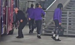 Jules Koundé po pristátí v Barcelone naďalej kríva [VIDEO]