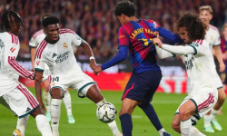 Identifikovali fanúšika Barcelony, ktorý v El Clásicu udrel Camavingu. Hrozí mu tvrdý trest